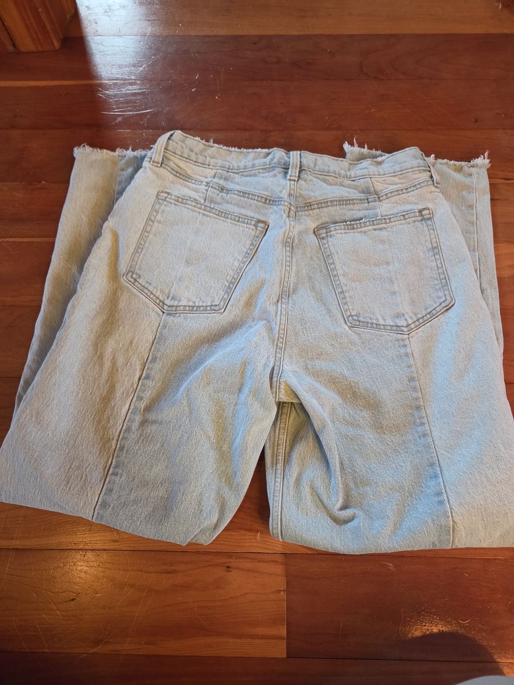 Abercrombie & Fitch Two-toned High-Rise Straight Jeans - Picture 4 of 6